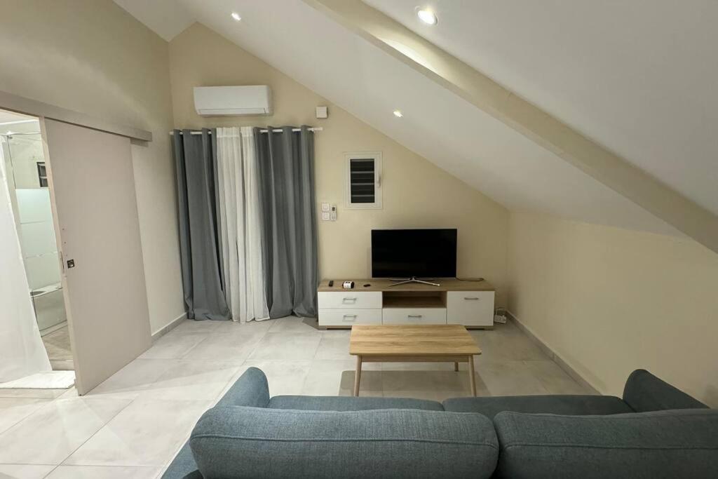 Grand Studio Charmant, Tout Equipe… Saint-Denis Exterior photo